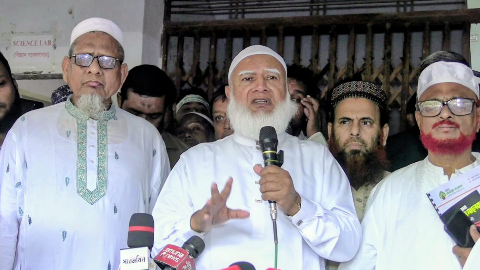 সার-বিদ্যুৎ না পেলেও সংসদে সবই পাওয়া যায়: শফিকুর রহমান